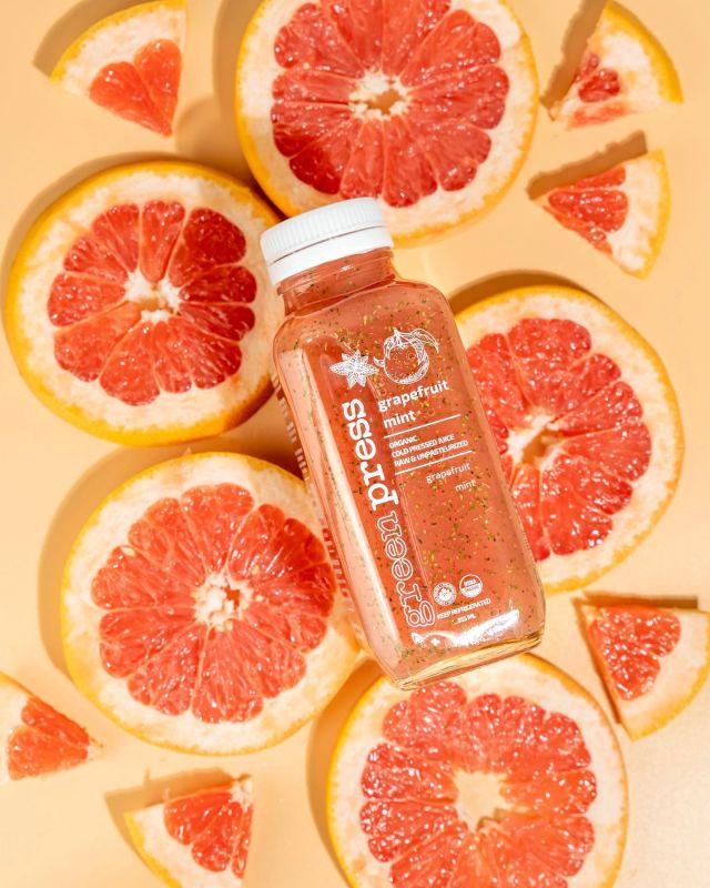 Are you a grapefruit fan? 🙋🏻‍♀️ 

Grapefruits provide a number of health benefits:
- rich in powerful antioxidants 
- helps support heart health
- aids in blood sugar management 
- helps with weight loss 
- supports a strong immune system 
- may reduce the risk of kidney stones
- very hydrating 
- protects skin against sun damage and inflammation 

Even if you’re not a fan, we bet you are now!

#coldpressedjuice #coldpressed #juicebar #smoothiebar #detox #juicefast #juicedetox #juicelife #torontojuicebar #organicjuice #healthylifestyle #downtownoakville #oakville #portcredit #portcreditbia