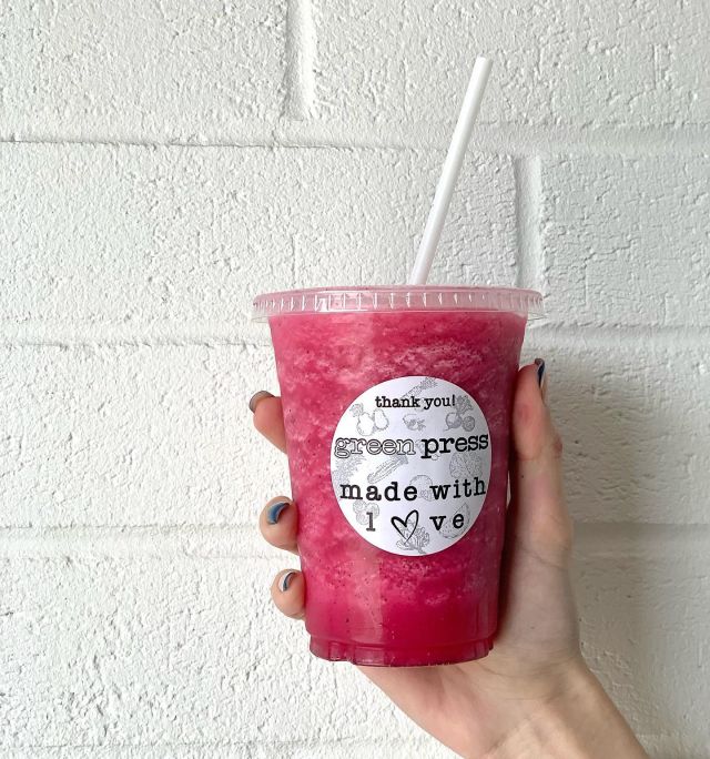 🚨 New Smoothie Alert!! 🚨 We call it the Pink Dragon.  Now available in stores.  Come by and try it this weekend for only $6! 

Pink Dragon 🐉- Pitaya (dragon fruit), pineapple, orange juice, lime, coconut water. 

It’s as delicious as it looks and sounds! 

#juicebar #smoothiebar #juicedetox #smoothies #healthylifestyle #downtownoakville #portcreditbia #portcredit #dragonfruitsmoothie