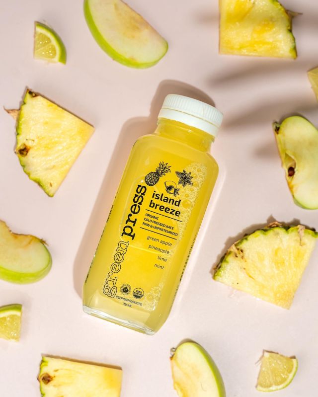 Sunny days call for delicious cold pressed juice 🏝 

Island Breeze is sure to make you feel like you’re on a tropical island. 

Now you can get our juices delivered across Ontario & Quebec!! 

#coldpressedjuice #coldpressed #juicebar #smoothiebar #detox #juicefast #juicedetox #juicelife #torontojuicebar #organicjuice #healthylifestyle #downtownoakville #oakville #portcredit #portcreditbia #mtlfoodie #quebecfood