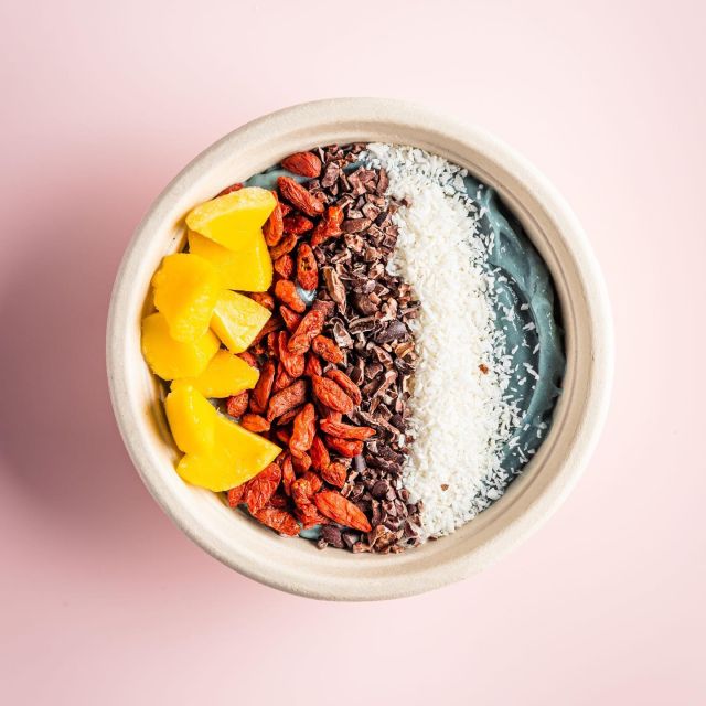 Now that’s a bowl I’d like to spoon 😍

This is our Hawaiian Blü Smoothie Bowl: a yummy mix of mango, banana, blue majik and almond milk. 

Topped with your choice of superfood toppings. 

#greenpressinc #smoothiebar #smoothiebowls #bluemajik #acaibowls #juicebar #oakville #healthyeating #portcreditbia #portcredit #downtownoakville