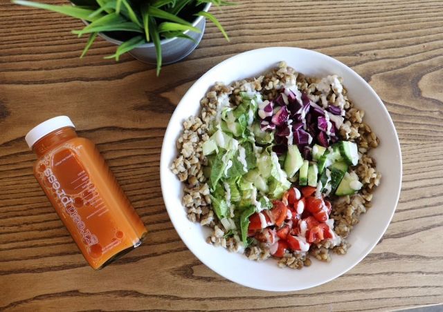 It’s lunch time and you’re hungry! Craving delicious organic food? Visit us in store at our Oakville & Port Credit locations to try our protein packed power bowls 💥 

You can also find us on Uber, Skip the dishes, Ritual, and DoorDash.

#coldpressedjuice #juicebar #organicjuice #organicfood #healthylunch #smoothiebar #oakville #veganeats #healthyeats #thatjuicelife #portcredit