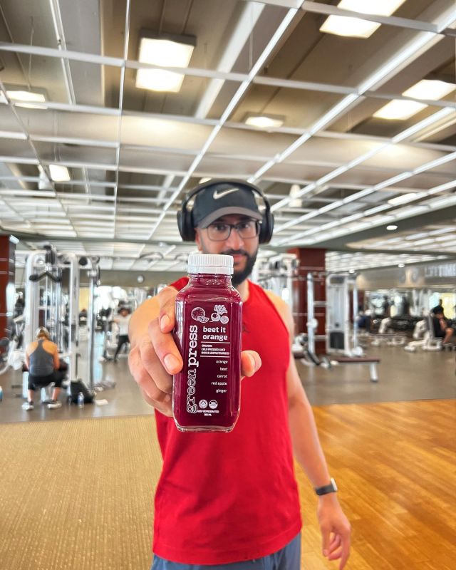 3 reasons why you need this drink before your next workout 🏋🏼

1. Boost stamina & recovery🏃‍♂️
2. Elevate energy levels⚡
3. Detox & immune support🛡️

Sip Beet It Orange before workouts!🍊💪 

#coldpressedjuice #detoxjuice #greenjuice #organicjuice #juicebar #smoothiebar #oakville #portcreditbia #downtownoakville