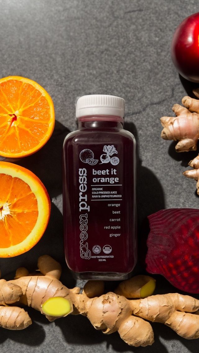 Come by our Downtown Oakville location and try some of our delicious organic cold pressed juice, Açai bowls, smoothies, salads, & wraps!  See you soon 👋