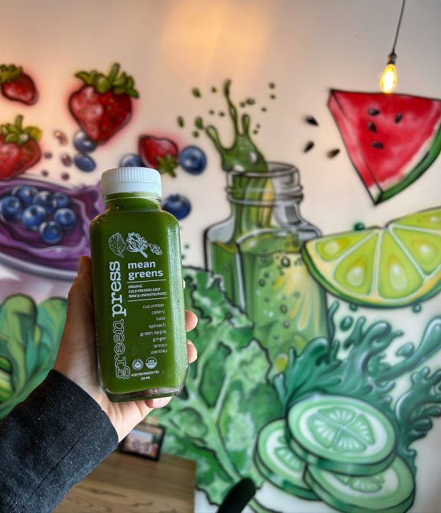Bringing you closer to the healthiest version of yourself with every sip! 🍃🍃 

Up to 2 lbs of veggies per bottle, get your daily greens requirements in for the day. 

- Get rid of that bloat 
- Improve energy levels 
- Support a healthy immune system 
- Improve digestion 
- FEEL GREAT! 

#ColdPressedJuice #FreshJuice #JuiceCleanse #OrganicJuice #HealthyDrinks #coldpressed #detoxjuice #greenjuice #healthylife #healthyhabits #wellness #drinkclean #organic #RawJuice #Juicing #JuiceOfTheDay #JuiceBar  #downtownoakvillle #portcredit #mississauga #torontojuicebar #torontojuice #blooryonge #oakville #portcreditbia
