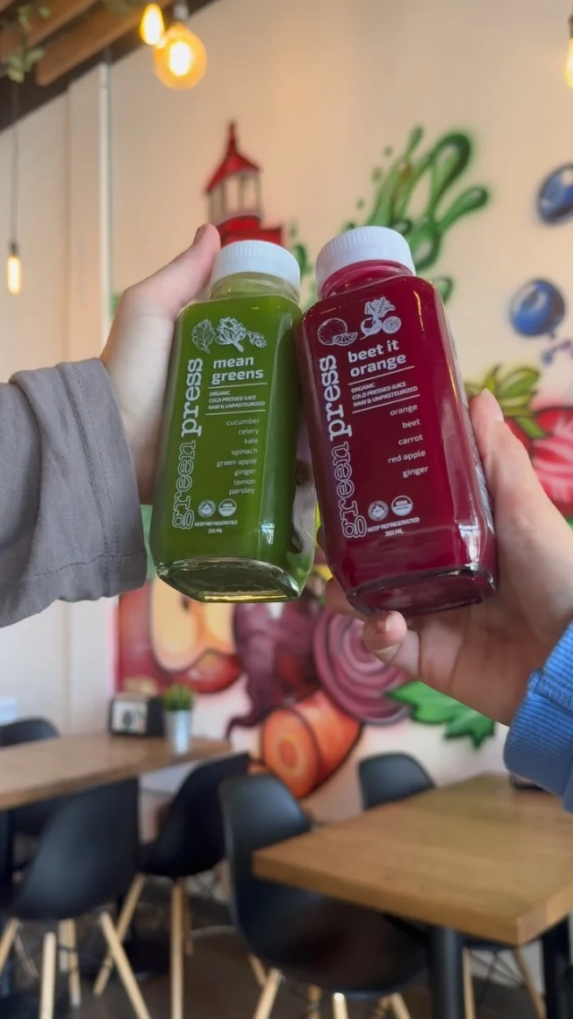 ❤️ Friends who drink juice together, stay together 💕

#juicebar #portcreditbia #portcredit #drinkclean #organic #coldpressedjuice #detoxjuice #greenjuice