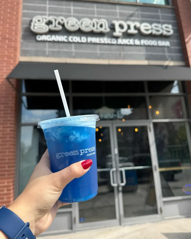 Blue Lemonde Refresher 🩵💙

It’s not just a pretty drink — it’s packed with nutrients and antioxidants thanks to blue spirulina.
Grab yours in Port Credit or Oakville.

P.S. Our Toronto and Port Credit locations will remain OPEN after our Oakville store closes 💙 We’re finalizing details for Oakville’s last day, but for now, save the date: June 14 🥲 Join us as we celebrate a beautiful 10 years in downtown Oakville.

Are you coming to our 10 Year Oakville Celebration?