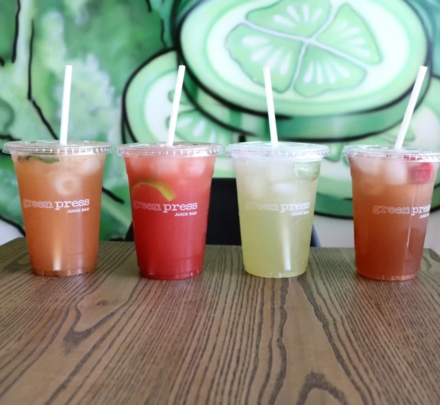 💥New Sparklers💥

Introducing our NEW summer Sparkling Refreshers 💦 Made with our delicious organic cold pressed juices and sparkling water. 

Grapefruit Sparkler: Grapefruit Mint, sparkling water 

Pineapple Sparkler: pineapple, apple, lime, mint, sparkling water.

Watermelon Sparkler: watermelon, lime, sparkling water, mint.

Strawberry Sparkler: strawberry, pear, coconut water, aloe Vera, sparkling water.

Which one are you trying first ?😍

Now available in store in Port Credit and on UberEats!