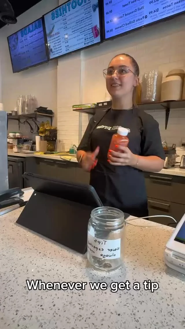 🤭 

#juicebar #portcreditbia #portcredit #healthylife #coldpressedjuice #drinkclean #detoxjuice #organic #greenjuice #smoothies #acaibowls #organiceats