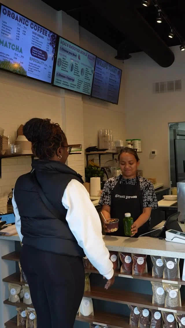 Monday made easy.  Start the week off with real fuel. Healthy, quick and convenient. 😍

#juicebar #portcredit #portcreditbia #coldpressedjuice #acaibowl