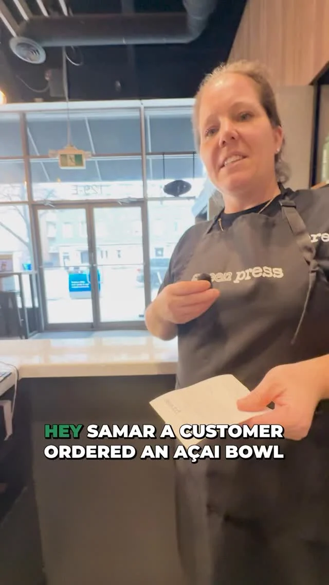 POV: the timer starts ➡️ so much pressure to get that açai bowl 🫐

#juicebar #portcredit #coldpressedjuice #acaibowls #acai