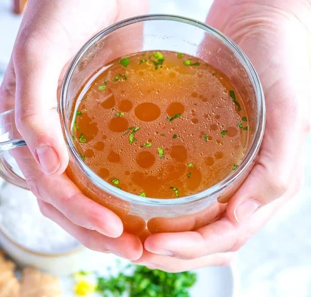 Cold weather calls for comfort from the inside out 🤍
Our slow-simmered organic bone broth is the ultimate winter staple. 

💪 Rich in collagen to support joint health
💚 Supports gut health 
⚡️ Supports strong immunity.

Available in-stores and on UberEats❄️🍲